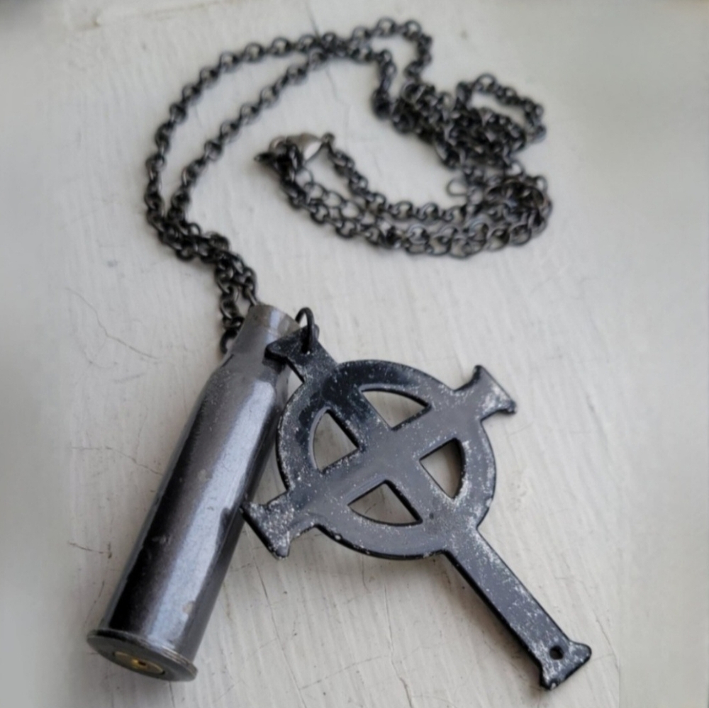 Vtg Distressed Gun metal Gothic cross 7.62 tulammo bullet casing necklace NWT